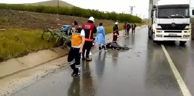 - Kamyon ile traktör çarpıştı: 1 ölü - Kamyon ile traktör çarpıştı: 1 ölü