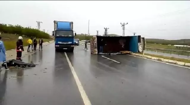 - Kamyon ile traktör çarpıştı: 1 ölü - Kamyon ile traktör çarpıştı: 1 ölü