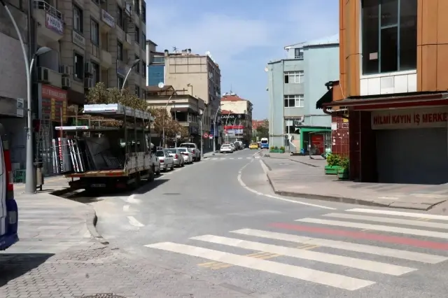 Kapanma öncesi oluşan yoğunluk yerini sessizliğe bıraktı Kapanma öncesi oluşan yoğunluk yerini sessizliğe bıraktı