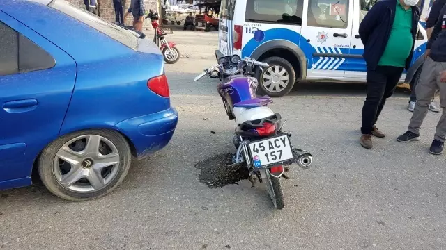 Ters yönde seyreden motosiklet, otomobille çarpıştı: 1 yaralı Ters yönde seyreden motosiklet, otomobille çarpıştı: 1 yaralı
