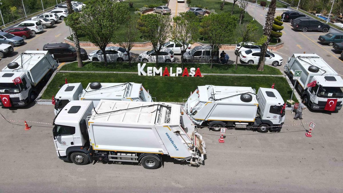Kemalpaşa'ya 5 yeni çöp kamyonu 2 eshot