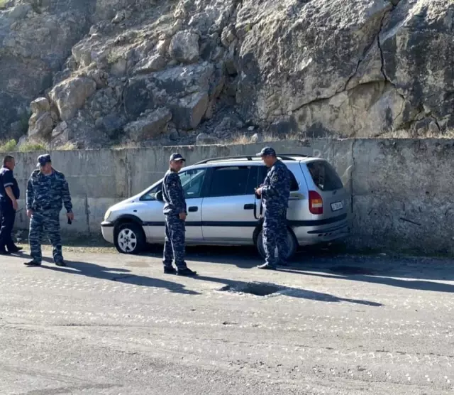 Kırgızistan ile Tacikistan sınırındaki taşlı kavga son yılların en büyük çatışmasına döndü: En az 13 ölü, onlarca yaralı var Kırgızistan ile Tacikistan sınırındaki taşlı kavga son yılların en büyük çatışmasına döndü: En az 13 ölü, onlarca yaralı var