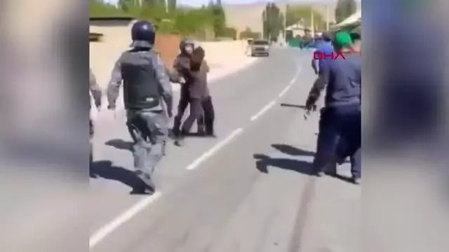 Kırgızistan-Tacikistan sınırında silahlı çatışma: 39 can kaybı Kırgızistan-Tacikistan sınırında silahlı çatışma: 39 can kaybı