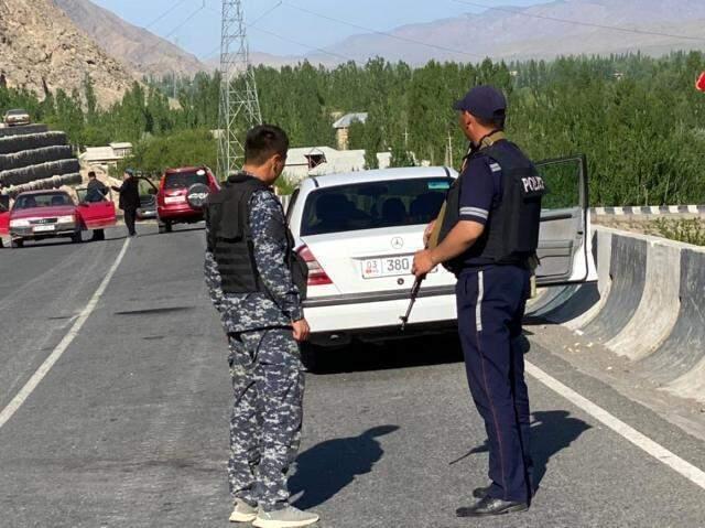 Kırgızistan-Tacikistan sınırındaki taşlı kavganın çatışmaya dönüştüğü kanlı olayda ölü sayısı 39'a yükseldi Kırgızistan-Tacikistan sınırındaki taşlı kavganın çatışmaya dönüştüğü kanlı olayda ölü sayısı 39'a yükseldi
