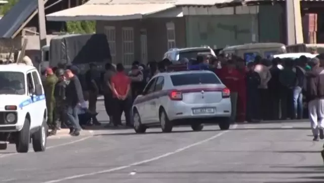 Kırgızistan-Tacikistan sınırındaki çatışmada ölü sayısı 39'a yükseldi Kırgızistan-Tacikistan sınırındaki çatışmada ölü sayısı 39'a yükseldi