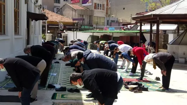 Kırklareli'nde cuma namazı yürüyüş mesafesindeki camilerde kılındı