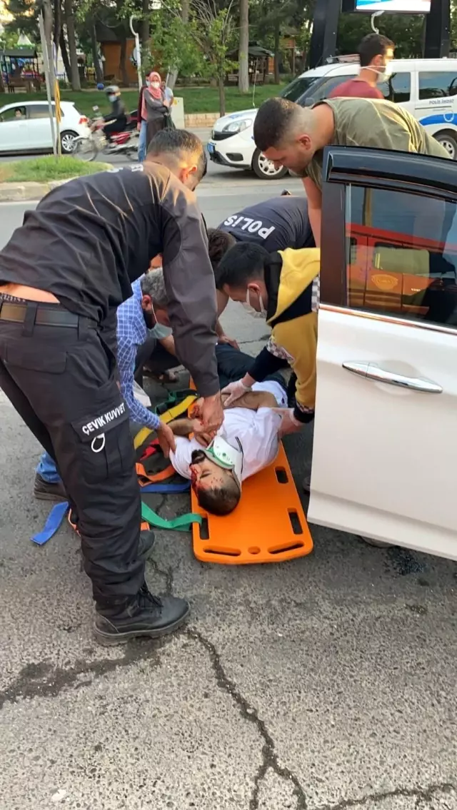Kırmızı ışığı ihlal eden tır otomobile çarptı: 2 yaralı Kırmızı ışığı ihlal eden tır otomobile çarptı: 2 yaralı