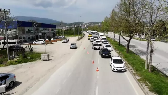 Kısıtlamadan değil, emniyet şeridini ihlalden ceza yediler Kısıtlamadan değil, emniyet şeridini ihlalden ceza yediler