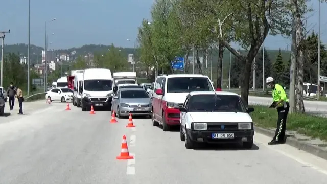 Kısıtlamadan değil, emniyet şeridini ihlalden ceza yediler Kısıtlamadan değil, emniyet şeridini ihlalden ceza yediler