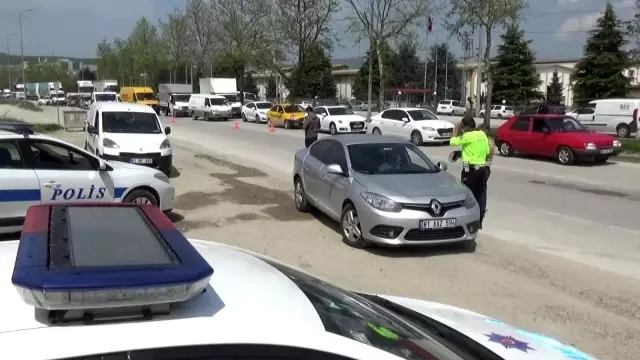 Kısıtlamadan değil, emniyet şeridini ihlalden ceza yediler Kısıtlamadan değil, emniyet şeridini ihlalden ceza yediler
