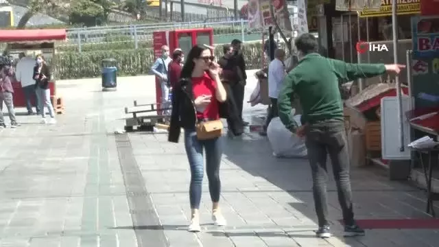 Kısıtlamadan muaf Eminönü esnafı turistlere hizmet veriyor Kısıtlamadan muaf Eminönü esnafı turistlere hizmet veriyor