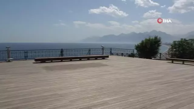 Kısıtlamanın ilk gününde sahiller turistlere kaldı Kısıtlamanın ilk gününde sahiller turistlere kaldı