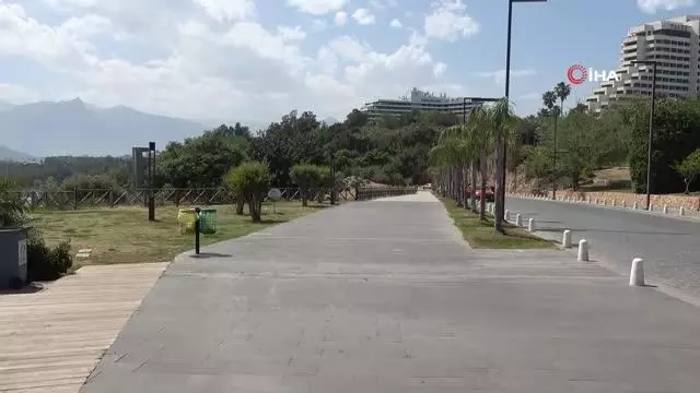 Kısıtlamanın ilk gününde sahiller turistlere kaldı Kısıtlamanın ilk gününde sahiller turistlere kaldı