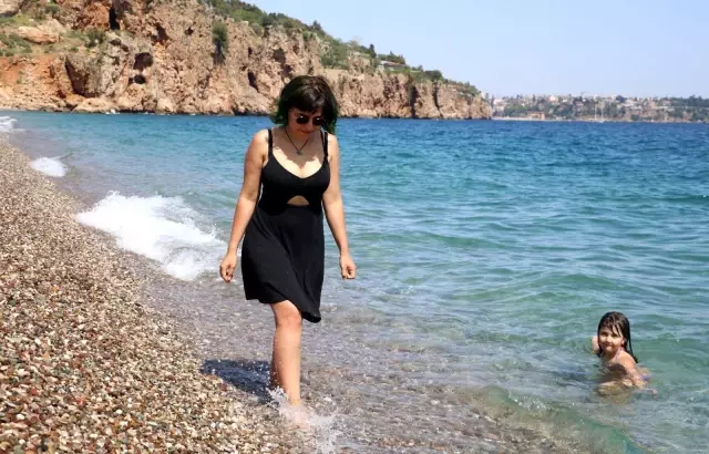 Kısıtlamanın ilk gününde sahiller turistlere kaldı Kısıtlamanın ilk gününde sahiller turistlere kaldı