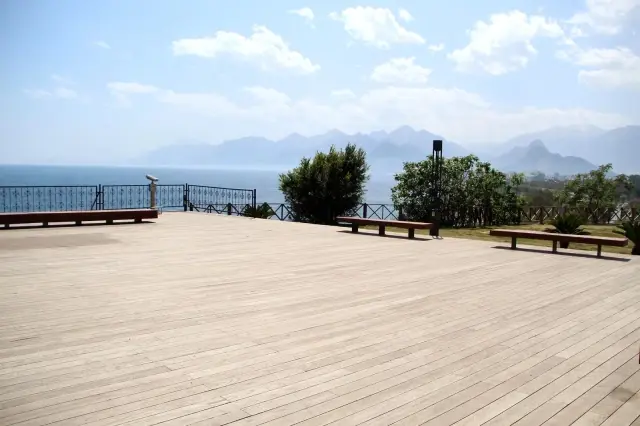 Kısıtlamanın ilk gününde sahiller turistlere kaldı Kısıtlamanın ilk gününde sahiller turistlere kaldı
