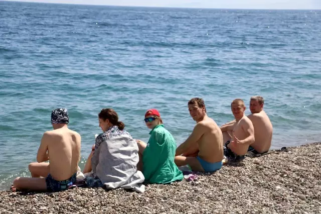 Kısıtlamanın ilk gününde sahiller turistlere kaldı Kısıtlamanın ilk gününde sahiller turistlere kaldı