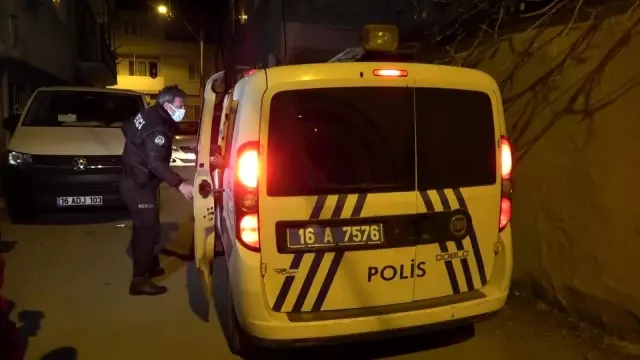 Kısıtlamayı delip uyuşturucu ile yakalandılar, 'ekmek almaya çıktık' dediler Kısıtlamayı delip uyuşturucu ile yakalandılar, 'ekmek almaya çıktık' dediler