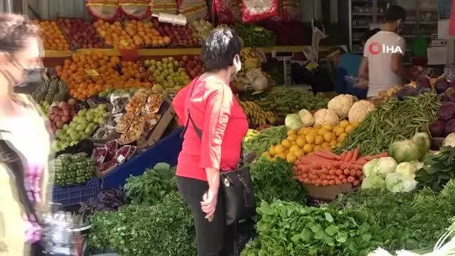 Kocaeli'de marketlere getirilen kısıtlamayı değerlendiren vatandaşlar Açıklaması Kocaeli'de marketlere getirilen kısıtlamayı değerlendiren vatandaşlar Açıklaması
