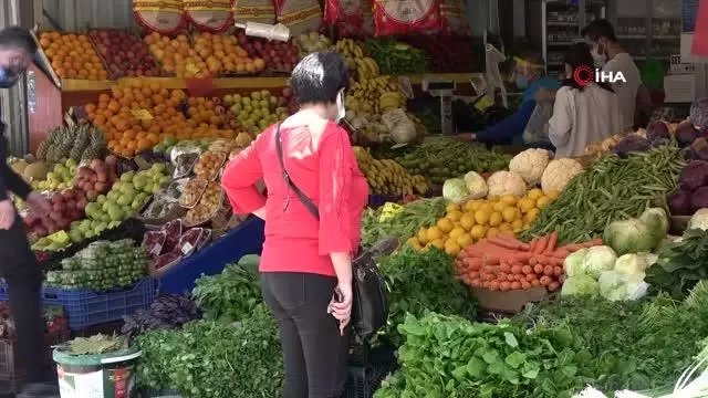 Kocaeli'de marketlere getirilen kısıtlamayı değerlendiren vatandaşlar Açıklaması Kocaeli'de marketlere getirilen kısıtlamayı değerlendiren vatandaşlar Açıklaması