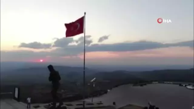 Kocatepe'de mest eden gün batımı manzarası Kocatepe'de mest eden gün batımı manzarası