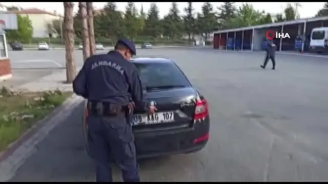 Konya'da jandarmadan kaçmak isteyen araçta ruhsatsız 45 tüfek ele geçirildi Konya'da jandarmadan kaçmak isteyen araçta ruhsatsız 45 tüfek ele geçirildi