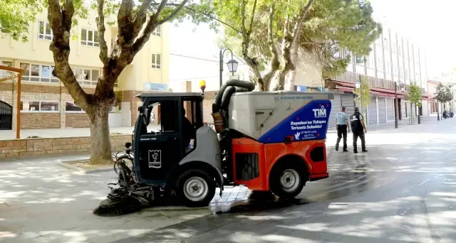 Kuşadası Belediyesi tam kapanmada hijyen çalışmalarına ağırlık verdi Kuşadası Belediyesi tam kapanmada hijyen çalışmalarına ağırlık verdi