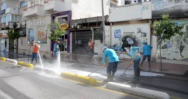 Kuşadası Belediyesi tam kapanmada hijyen çalışmalarına ağırlık verdi Kuşadası Belediyesi tam kapanmada hijyen çalışmalarına ağırlık verdi