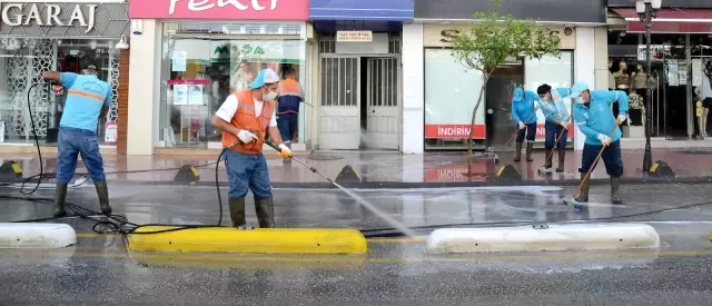 Kuşadası Belediyesi tam kapanmada hijyen çalışmalarına ağırlık verdi Kuşadası Belediyesi tam kapanmada hijyen çalışmalarına ağırlık verdi