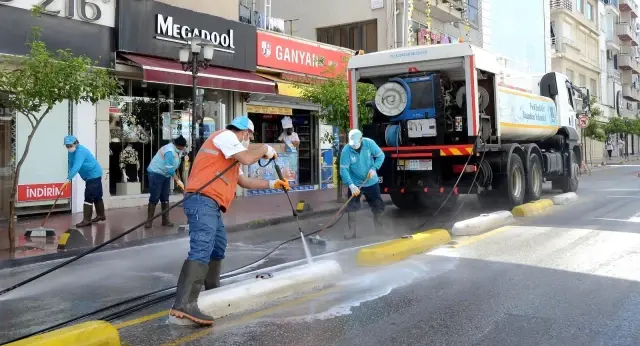 Kuşadası Belediyesi tam kapanmada hijyen çalışmalarına ağırlık verdi Kuşadası Belediyesi tam kapanmada hijyen çalışmalarına ağırlık verdi