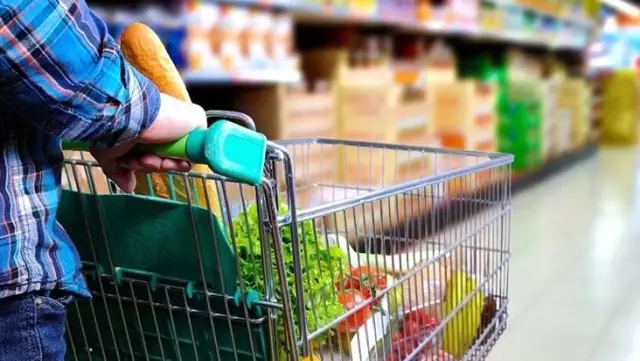 Kütahya ve Kocaeli'de tam kapanma döneminde marketlerde satılan bazı ürünlere kısıtlama getirildi Kütahya ve Kocaeli'de tam kapanma döneminde marketlerde satılan bazı ürünlere kısıtlama getirildi
