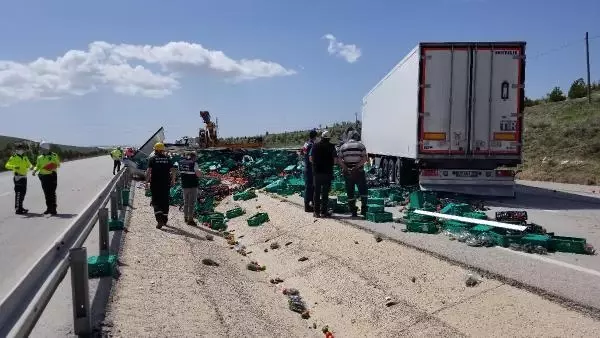 Kütahya'da TIR'lar çarpıştı: 2 ölü, 1 yaralı Kütahya'da TIR'lar çarpıştı: 2 ölü, 1 yaralı