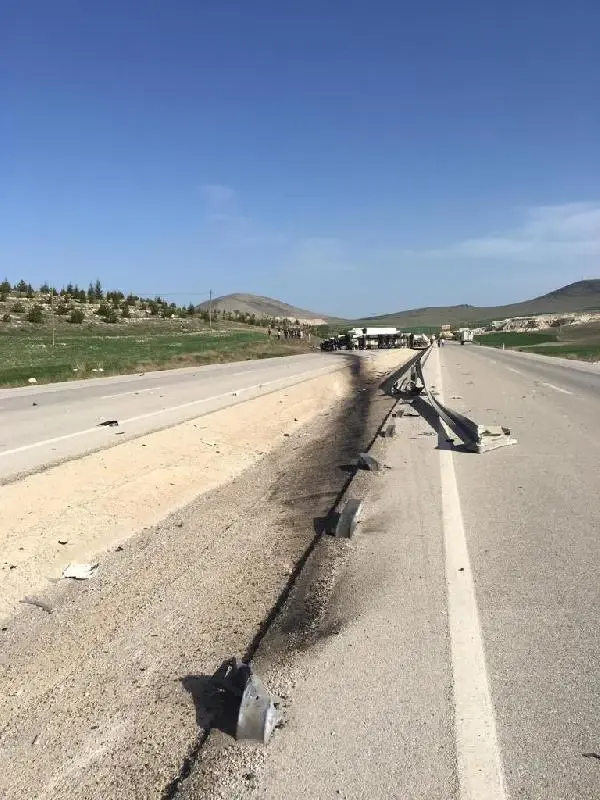 Kütahya'da TIR'lar çarpıştı: 2 ölü, 1 yaralı Kütahya'da TIR'lar çarpıştı: 2 ölü, 1 yaralı