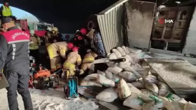 Kuzey Marmara Otoyolu'nda tır devrildi Kuzey Marmara Otoyolu'nda tır devrildi