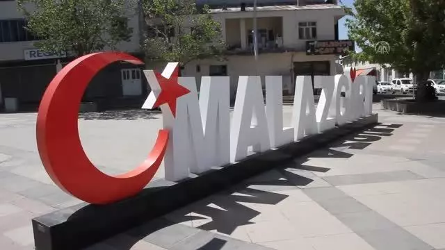 Malazgirt'te 'tam kapanma' ile sessizlik hakim oldu Malazgirt'te 'tam kapanma' ile sessizlik hakim oldu