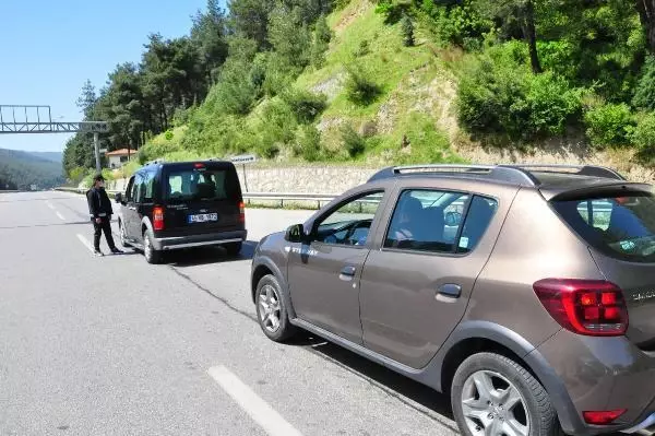 ÖZEL HAREKAT DESTEKLİ DENETİMDE, MANİSA'DAN İZMİR'E GİREN ARAÇLAR TEK TEK İNCELENDİ ÖZEL HAREKAT DESTEKLİ DENETİMDE, MANİSA'DAN İZMİR'E GİREN ARAÇLAR TEK TEK İNCELENDİ