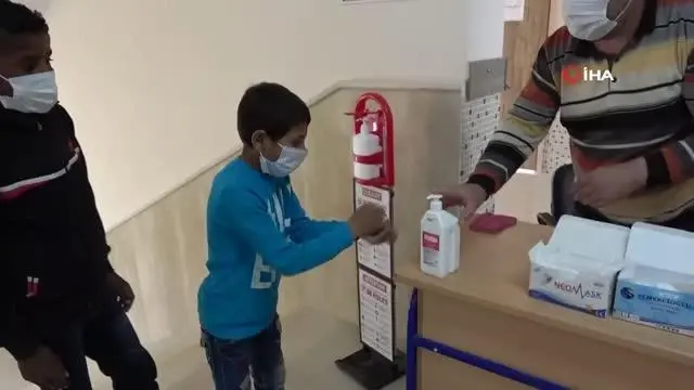 Mardin'de TSK ve Milli Eğitim Müdürlüğü iş birliğinde Barış Pınarı harekat bölgesindeki çocuklar için 23 Nisan programı düzenlendi Mardin'de TSK ve Milli Eğitim Müdürlüğü iş birliğinde Barış Pınarı harekat bölgesindeki çocuklar için 23 Nisan programı düzenlendi
