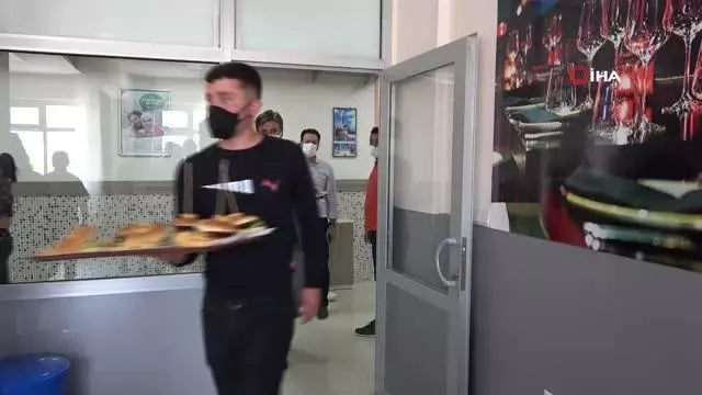 Mardin'de TSK ve Milli Eğitim Müdürlüğü iş birliğinde Barış Pınarı harekat bölgesindeki çocuklar için 23 Nisan programı düzenlendi Mardin'de TSK ve Milli Eğitim Müdürlüğü iş birliğinde Barış Pınarı harekat bölgesindeki çocuklar için 23 Nisan programı düzenlendi
