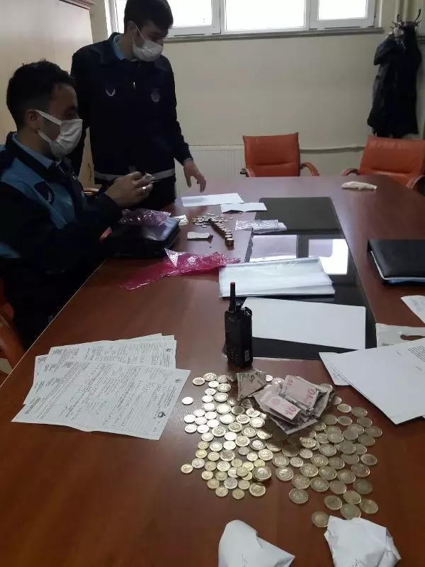 SİVAS MARKET ALIŞVERİŞİ İSTİSMARCILARI ZABITAYA YAKALANDI SİVAS MARKET ALIŞVERİŞİ İSTİSMARCILARI ZABITAYA YAKALANDI