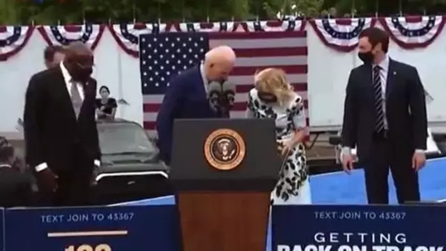 Maskesini bulamayan Joe Biden paniğe kapıldı: Başım belada Maskesini bulamayan Joe Biden paniğe kapıldı: Başım belada