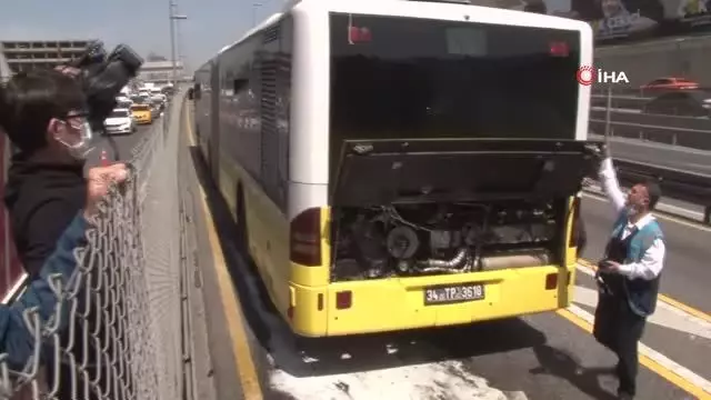 Son dakika: Merter'de boş giden metrobüsün motor kısmında bilinmeyen bir nedenle yangın çıktı. Yangın itfaiye ekipleri tarafından kısa sürede söndürüldü. Son dakika: Merter'de boş giden metrobüsün motor kısmında bilinmeyen bir nedenle yangın çıktı. Yangın itfaiye ekipleri tarafından kısa sürede söndürüldü.
