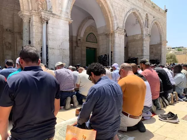 - Mescid-i Aksa'da Ramazanın üçüncü cumasına 60 bin kişi katıldı - Mescid-i Aksa'da Ramazanın üçüncü cumasına 60 bin kişi katıldı