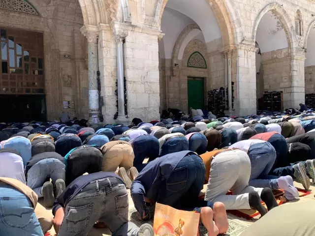 - Mescid-i Aksa'da Ramazanın üçüncü cumasına 60 bin kişi katıldı - Mescid-i Aksa'da Ramazanın üçüncü cumasına 60 bin kişi katıldı