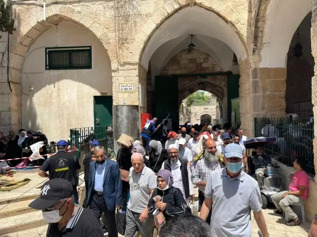 - Mescid-i Aksa'da Ramazanın üçüncü cumasına 60 bin kişi katıldı - Mescid-i Aksa'da Ramazanın üçüncü cumasına 60 bin kişi katıldı