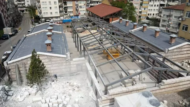 Molla Yegan Medresesinde yol yarılandı Molla Yegan Medresesinde yol yarılandı