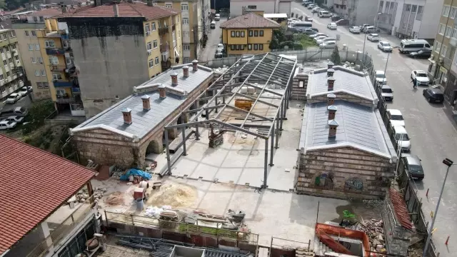 Molla Yegan Medresesinde yol yarılandı Molla Yegan Medresesinde yol yarılandı