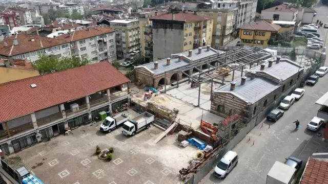 Molla Yegan Medresesinde yol yarılandı Molla Yegan Medresesinde yol yarılandı