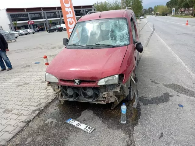 Son dakika haberi | Motosiklet ile otomobil kafa kafaya çarpıştı: 1 ölü Son dakika haberi | Motosiklet ile otomobil kafa kafaya çarpıştı: 1 ölü