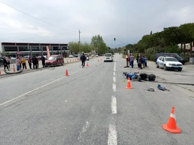 Son dakika haberi | Motosiklet ile otomobil kafa kafaya çarpıştı: 1 ölü Son dakika haberi | Motosiklet ile otomobil kafa kafaya çarpıştı: 1 ölü