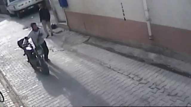 Motosikleti böyle çaldı tutuklandı Motosikleti böyle çaldı tutuklandı