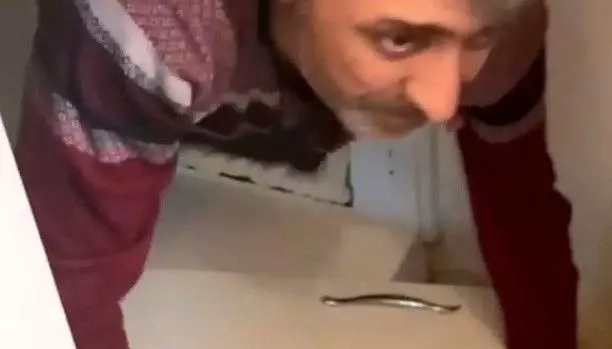 Cinayet zanlısı mutfak dolabından girilen özel odada yakalandı Cinayet zanlısı mutfak dolabından girilen özel odada yakalandı